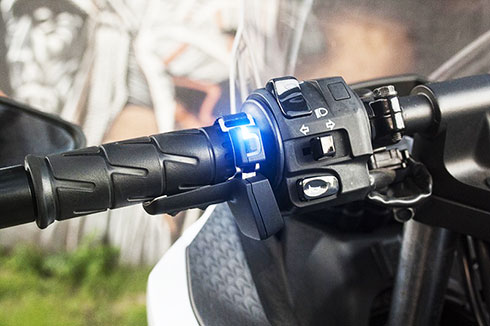 Mũ bảo hiểm thông minh giúp bạn chụp ảnh, nghe nhạc