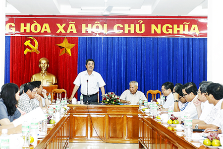 Quang cảnh buổi làm việc