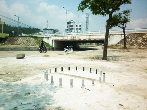 "Chông" trên vỉa hè