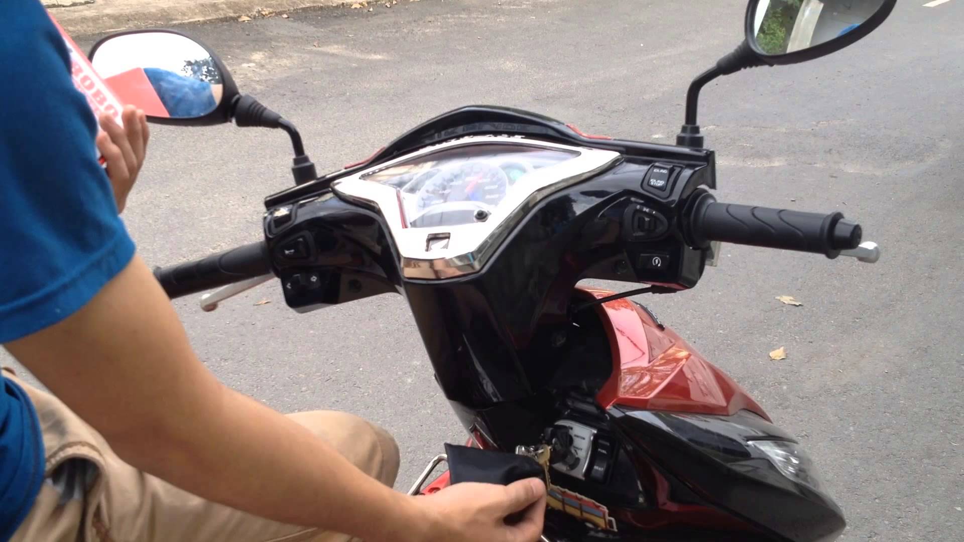 Trộm xe trên bãi biển