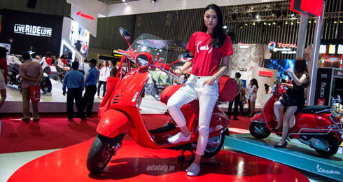 "Siêu phẩm" xe tay ga Vespa 946 RED đầy ấn tượng tại TP HCM