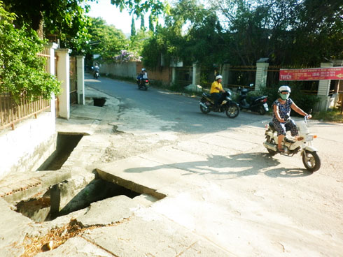 Cần đậy nắp cống