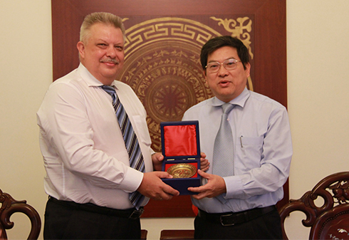 Russian Consulate General visits Khanh Hoa