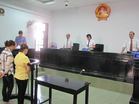 Giấu đồ trộm cắp dưới bãi cát