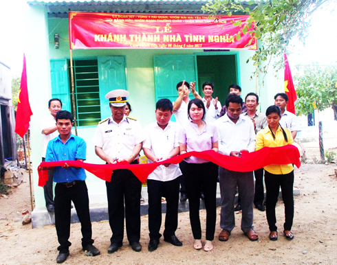 Lễ bàn giao nhà tình nghĩa