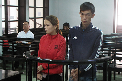 Đôi vợ chồng lừa đảo lãnh án