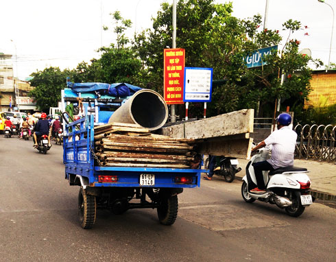 Xe ba bánh vẫn ngang nhiên hoạt động