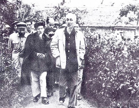 Bác về thăm quê