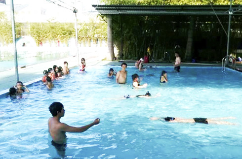 Lớp dạy bơi cho học sinh tiểu học tại TP. Nha Trang