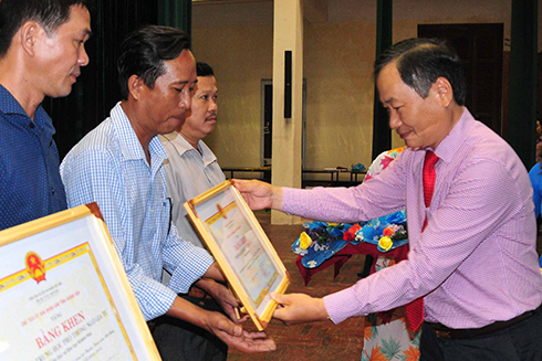 UBND tỉnh khen thưởng các tập thể xuất sắc