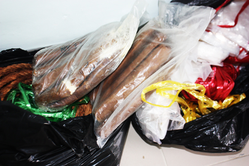 Bắt 5 đối tượng tàng trữ thuốc nổ trái phép