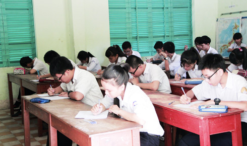 Học sinh tham dự kỳ thi vào lớp 10 Trường THPT chuyên Lê Quý Đôn