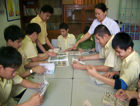 Khen thưởng 122 em học sinh