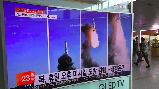 Nhà lãnh đạo Triều Tiên Kim Jong-un phê chuẩn triển khai một loại tên lửa mới