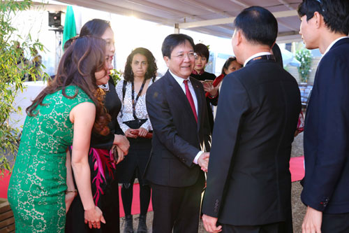 Thứ trưởng Bộ VH,TT&DL Vương Duy Biên chào mừng khách quốc tế trong 