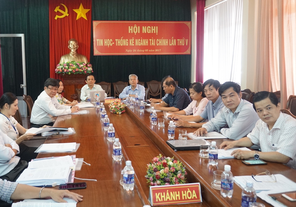 Quang cảnh tại điểm cầu Khánh Hòa