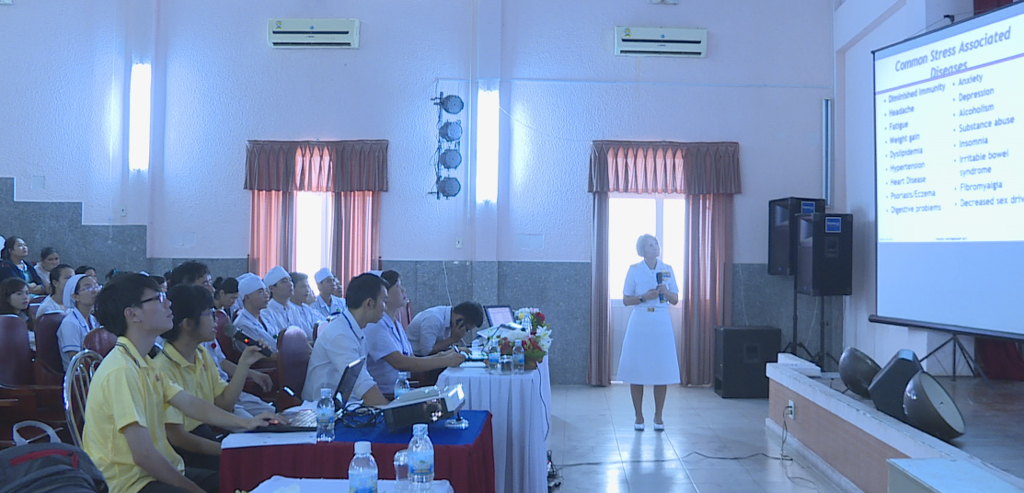 Hơn 100 điều dưỡng tham gia hội thảo điều trị tích cực