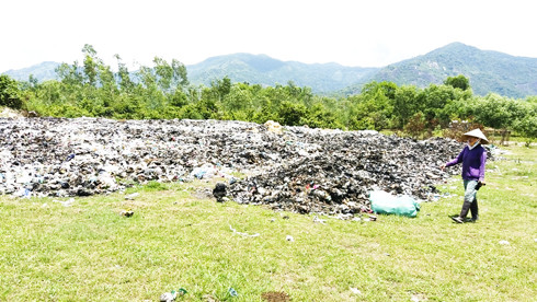 Lượng lớn rác thải tại bãi cũ cần được xử lý để đảm bảo môi trường