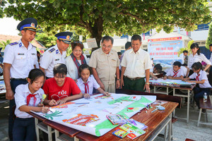 Vietnam coast guard standing by fishermen