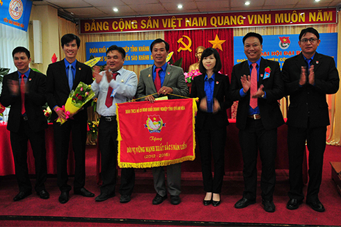 Đoàn Khối doanh nghiệp tỉnh trao cờ vững mạnh xuất sắc 5 năm liền cho đơn vị