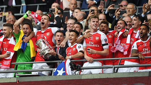 Arsenal vô địch Cúp FA mùa giải 2016-2017: Mừng và lo