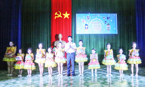 Vùng 4 Hải quân: Tặng 2.000 suất quà cho thiếu nhi