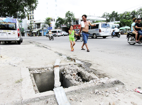Hố ga sập nắp nguy hiểm