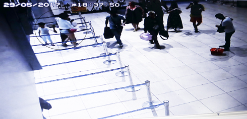 Vụ du khách Trung Quốc tố cán bộ xuất nhập cảnh sách nhiễu: Không có cơ sở