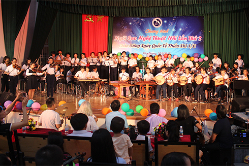 Orchestra performing Doraemon’s theme song.