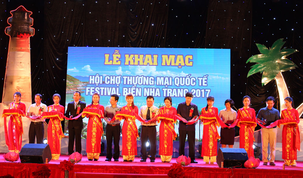 Khai mạc Hội chợ Thương mại quốc tế Festival Biển Nha Trang 2017