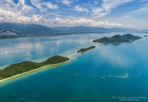 Ở một nơi thật xa ta với bạn...