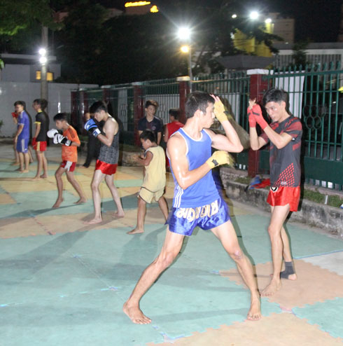 Muay Thai athletes practicing at Khanh Hoa’s Sports Competition House.