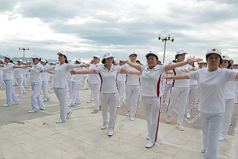 Hơn 500 người đồng diễn thể dục dưỡng sinh