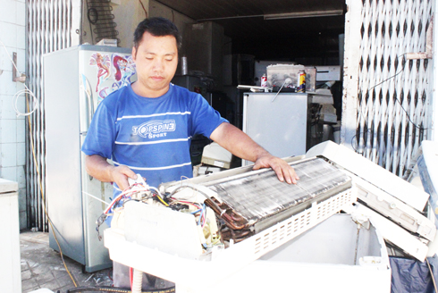 Thợ điện lạnh vào mùa