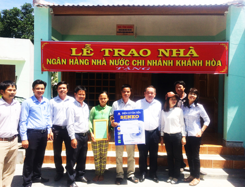 Trao 4 căn nhà đại đoàn kết tại Vạn Ninh