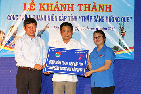 Khánh Thành công trình thanh niên "Thắp sáng đường quê" xã Ninh Hưng