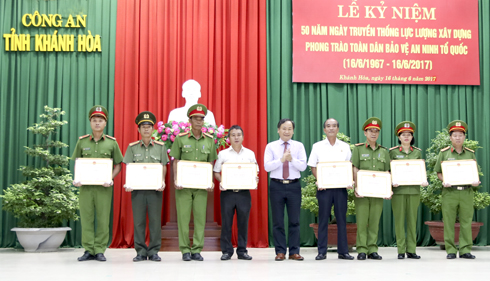 Kỷ niệm 50 năm ngày truyền thống lực lượng xây dựng phong trào Toàn dân bảo vệ an ninh Tổ quốc