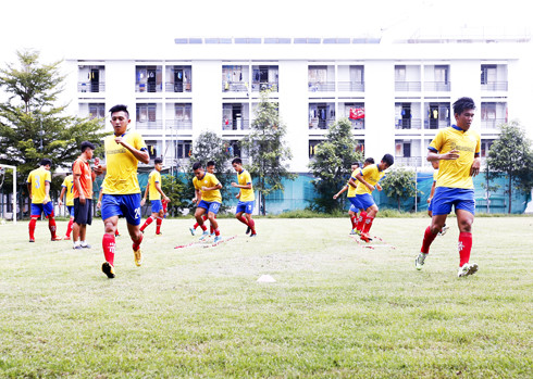Young players of Khanh Hoa are practicing.