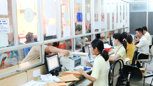 Tham gia bảo hiểm y tế để giảm gánh nặng viện phí