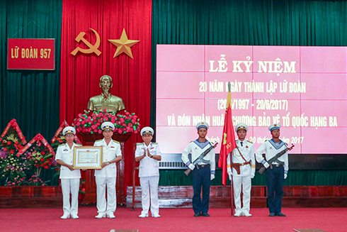 Lữ đoàn 957 Hải quân: Đón nhận Huân chương Bảo vệ Tổ quốc hạng Ba