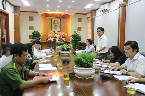 Ông Nguyễn Tấn Tuân kết luận cuộc họp.   