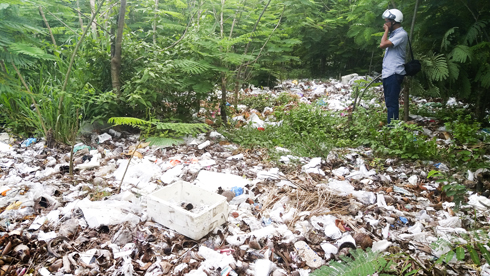 Bãi rác bên cạnh chợ Suối Tân: Sẽ sớm được thu dọn