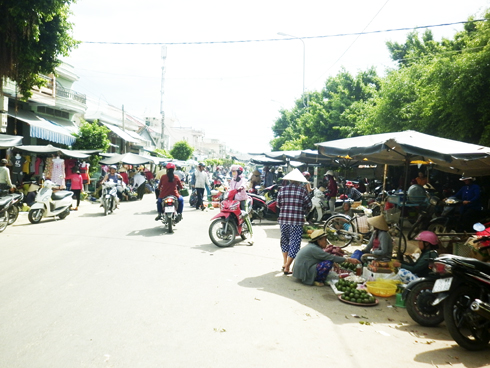 Đường biến thành chợ