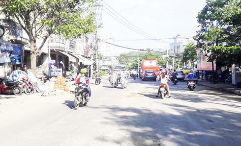 Đường Điện Biên Phủ xuống cấp