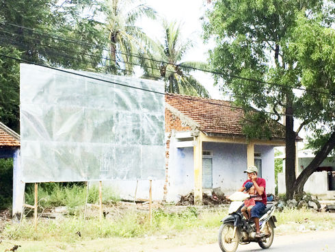 Pano tuyên truyền mất tác dụng