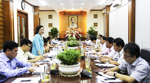 Đồng chí Trần Thị Bích Thủy phát biểu tại buổi làm việc