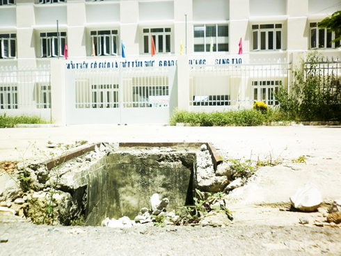 Nắp hố ga bị bể