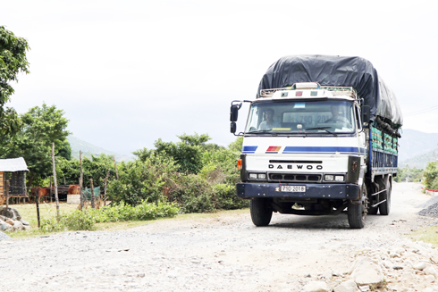 Xe né trạm, phá đường