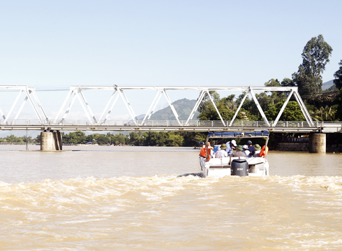 Đoàn công tác Bộ Nông nghiệp và Phát triển nông thôn kiểm tra địa điểm dự kiến đầu tư đập ngăn mặn trên sông Cái Nha Trang