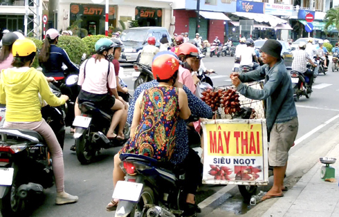 Bán hàng dưới lòng đường